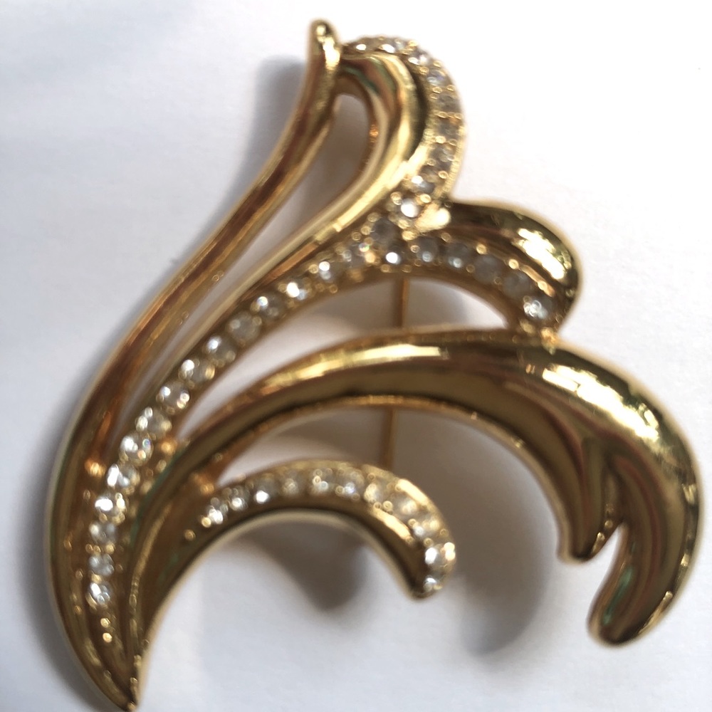 Brooch Wave Splash Monet Gold Tone Clear Crystal 2” x 2”